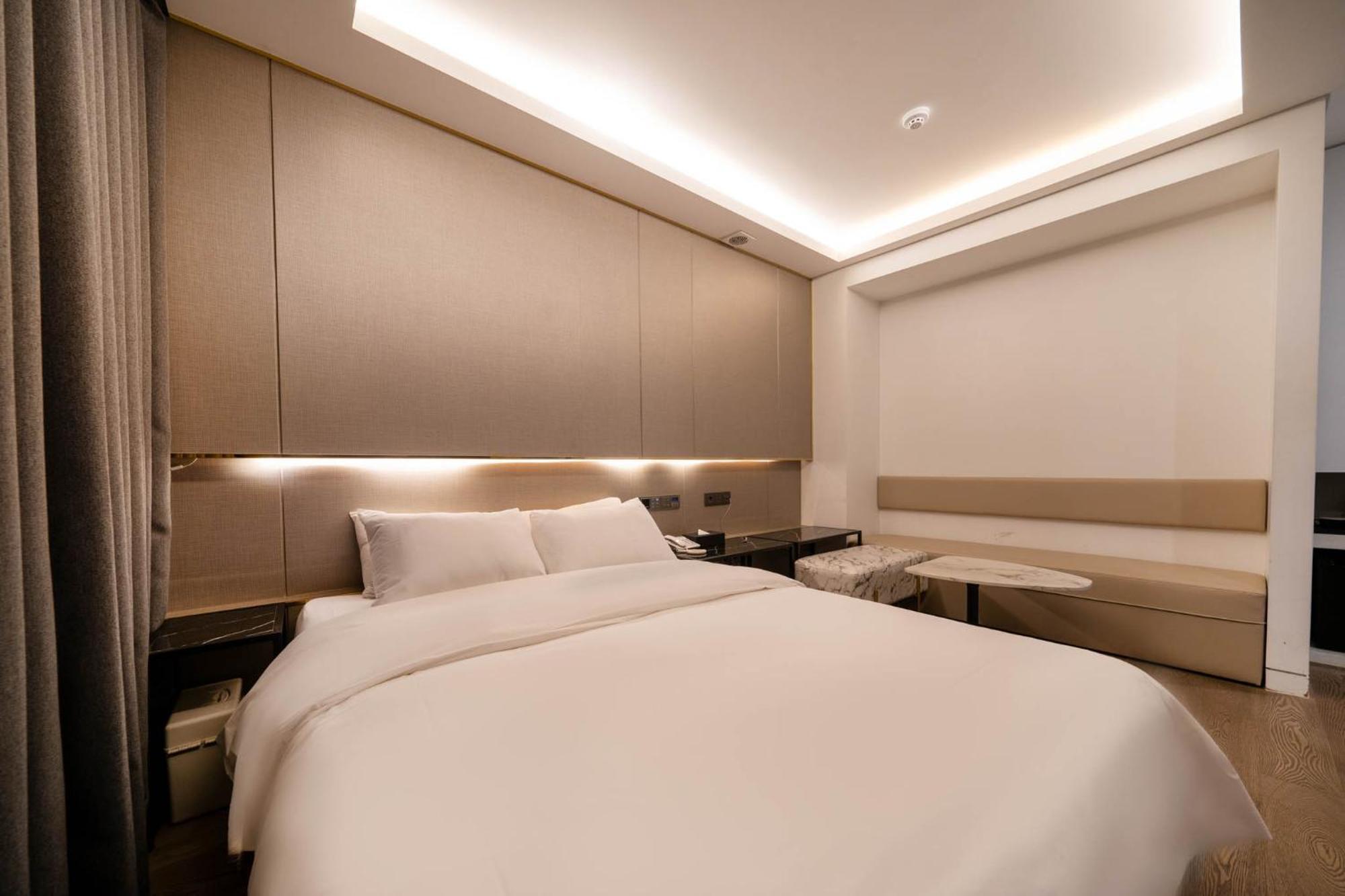 Amare Hotel Jongno Сеул Екстериор снимка